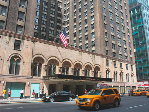 Capodanno a New York 2025: voli diretti, hotel 4 stelle a Manhattan ed escursione a Dyker Heights