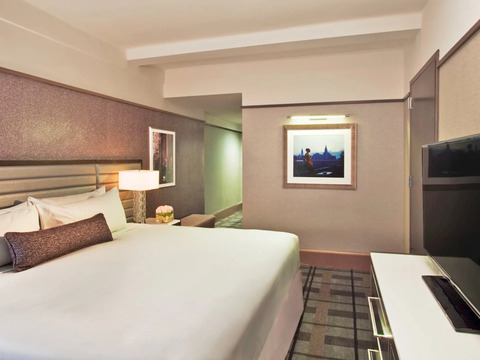 Capodanno a New York 2025: voli diretti, hotel 4 stelle a Manhattan ed escursione a Dyker Heights
