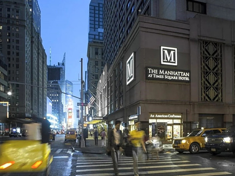 Capodanno a New York 2025: voli diretti, hotel 4 stelle a Manhattan ed escursione a Dyker Heights